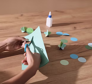 Principiantes - Photo of paper craft activity